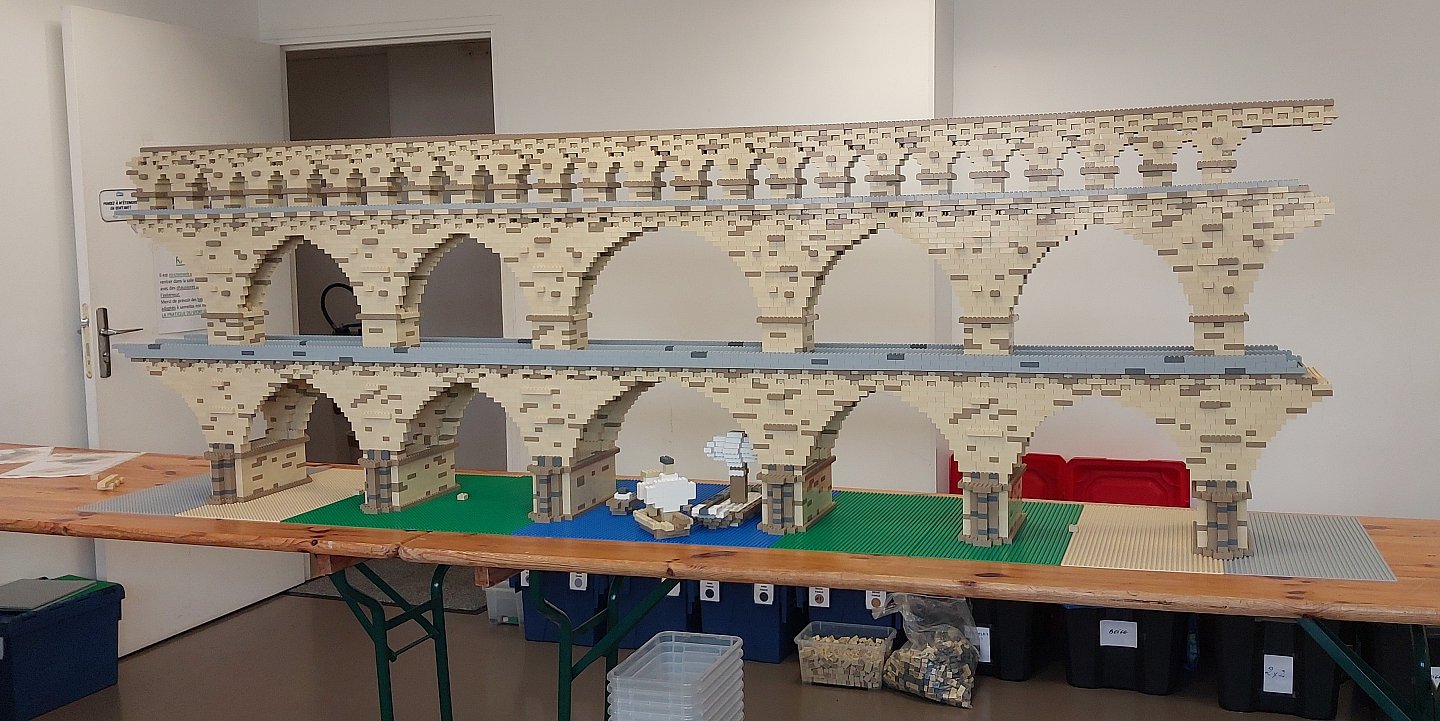 Le Pont du Gard construit en briques lors d’un atelier de l’association